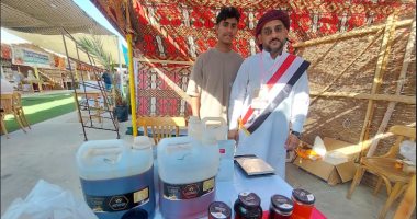 تعرف على أغلى وأنقى عسل فى معرض الوادى الجديد الزراعى.. فيديو