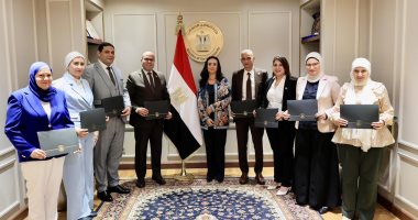 وزيرة التضامن تكرم الإدارة العامة لرعاية المسنين بالوزارة