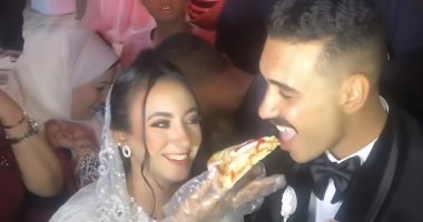شاورما وبيتزا بدل التورتة فى حفل زفاف عروسين بالأقصر.. صور