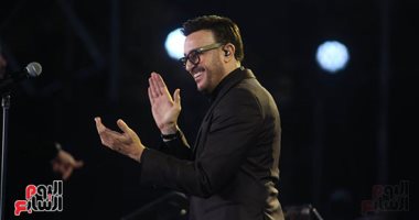 وصلة أغان رومانسية لصابر الرباعى فى حفل ختام مهرجان الموسيقى العربية.. صور 