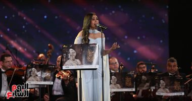 سوما تشعل حفل مهرجان الموسيقى العربية بأغنية لو كنا بنحبها.. صور 