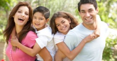 5 فوائد تعود على الأبناء من وقت العائلة.. أهمها الحماية من مخاطر الإنترنت