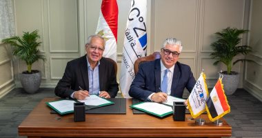 رئيس اقتصادية قناة السويس يوقع المشروع الأول من نوعه لتصنيع المنسوجات الكهربائية