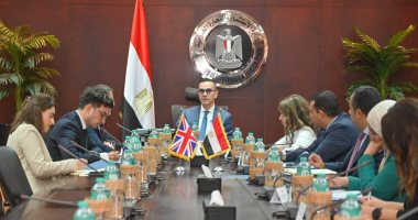 وزير الاستثمار والتجارة الخارجية يبحث مع السفير البريطاني بالقاهرة سبل دعم الشراكة الاقتصادية بين البلدين