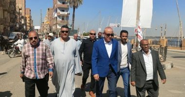 مدينة إسنا تفتح أبواب سوق اليوم الواحد بأسعار مخفضة للسلع.. صور