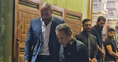 إيهاب فهمى ووفاء مكى يقدمان واجب العزاء فى شقيق فريدة سيف النصر