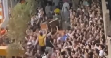 تشييع جثامين الأطفال الثلاثة ووالدتهم ضحايا جريمة فيصل لمثواهم الأخير.. صور