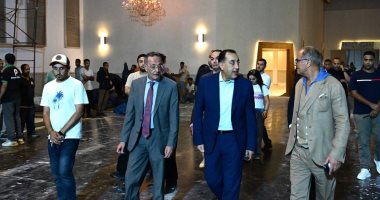رئيس الوزراء يجرى جولة ليلية لمتابعة ترتيبات افتتاح المتحف المصري الكبير