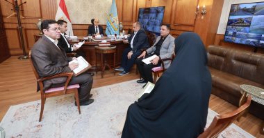 محافظ كفر الشيخ يناقش مشكلات المواطنين