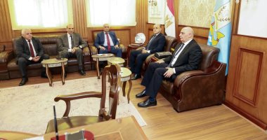 محافظ كفرالشيخ يناقش استعدادات افتتاح مكتب توثيق الخارجية بالغرفة التجارية
