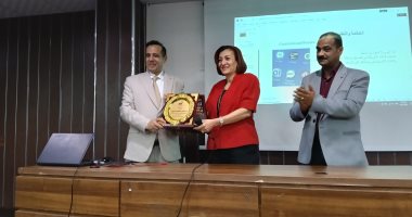 معهد الإسكندرية للإعلام يُكرّم الكاتب الصحفى الدكتور محمد ثروت