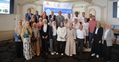 محافظ قنا يشهد احتفالية تخريج مدارس المزارعين الحقلية ضمن تحديث تقنيات الري