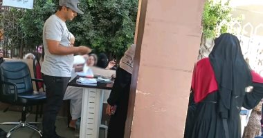 توزيع مساعدات غذائية على الأسر الأولى بالرعاية بالعاشر من رمضان