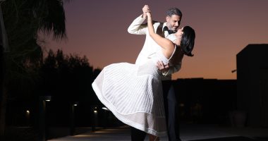 الرومانسية تجمع محمد فراج وبسنت شوقى فى جلسة تصوير راقصة.. صور