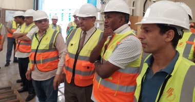 رئيس المحطات المائية يتفقد محطة كهرباء أسوان الأولى لمتابعة سير العمل