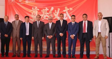 رئيس اقتصادية قناة السويس يشهد وضع حجر أساس مشروعين للملابس الجاهزة