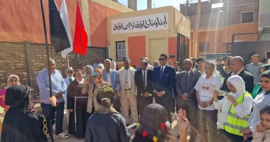 نائب محافظ الأقصر يفتتح فعاليات مبادرة تاريخ بلادنا فى عيون ولادنا.. صور