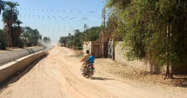 رفع 10 أطنان مخلفات وتراكمات فى حملات نظافة بمدينة الطود.. صور