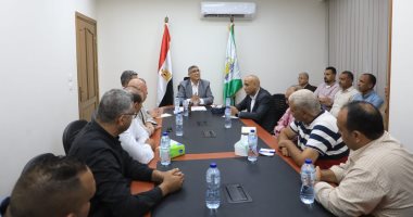 محافظ الجيزة لرؤساء الأحياء: غير مسموح بأى تقصير فى أعمال النظافة ومنع الإشغالات