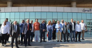 محافظ أسيوط يستقبل الرحلة الجوية المنتظمة بين القاهرة وأسيوط