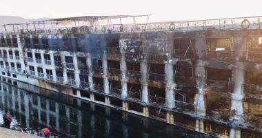 القصة الكاملة لتفحم مركب نيلى أمام قصر الملك فاروق فى إسنا.. إنقاذ 220 نزيلا دون أى إصابات.. الشرارة تخرج من "البار" وتحرق محتويات المطبخ بالكامل وتصيب 3 من طاقم السفينة.. خسائر أولية 170 مليون جنيه