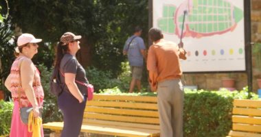 جنة خضراء.. الحديقة النباتية بأسوان تفتح أبوابها للسائحين فى الموسم الشتوى.. جزيرة مساحتها 18 فدانا وسط النيل.. وتضم 820 نوعا نادرا من النباتات.. وتعد مقصدا سياحيا وعلميا لطلاب الجامعات والباحثين.. فيديو 