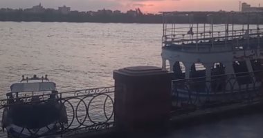 إبداع الخالق.. شاهد جمال غروب الشمس وانعكاسها على نهر النيل