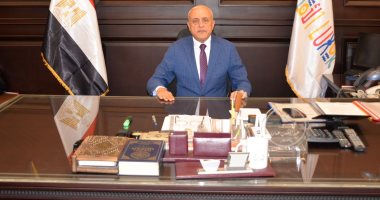 محافظ الأقصر يهنئ رؤساء المراكز والمدن بعد اعتماد حركة المحليات