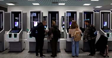 العالم هذا المساء.. الذكاء الاصطناعى يصنع إعصارا وهميا.. مشاهد ميليسا تخدع العالم.. منع جندى إسرائيلى من دخول التشيك بسبب جرائمه فى غزة.. وتعويض 40 ألف إسترلينى لطفل مهاجر لبريطانيا لاعتقاد السلطات أنه ثلاثينى