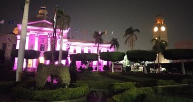 جامعة القاهرة تضئ مبناها التاريخي دعما لفاعليات مكافحة سرطان الثدي