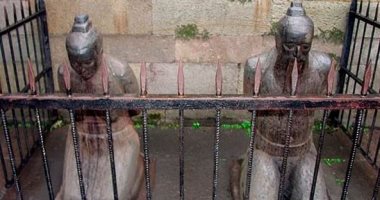 تماثيل الخائن تشين هوى وزوجته تتعرض للصفع يوميا منذ خمسة قرون فى الصين