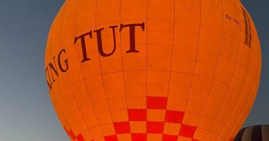 سماء الأقصر تشهد استمتاع 1100 سائح على متن 50 رحلة بالون طائر.. صور