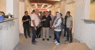 محافظ أسيوط يتفقد إنشاء أول معرض دائم لمنتجات المحافظة أسفل كوبرى فيصل