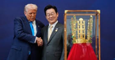 كوريا الجنوبية تستقبل ترامب بتاج ذهبى وحلوى صانع السلام وكركديه.. صور
