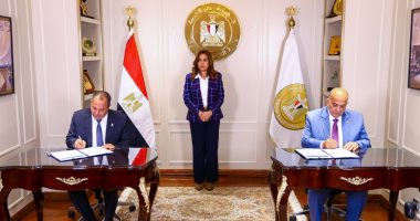 وزيرة التنمية المحلية تشهد توقيع عقد تقديم جمع ونظافة شوارع بورسعيد