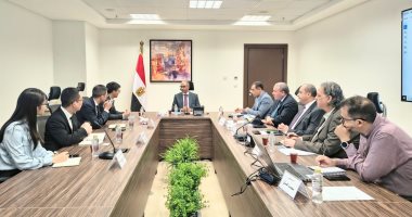نائب وزير الإسكان يبحث أوجه التعاون مع شركة صينية فى مجال تحلية المياه