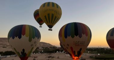 ضيوف مصر تستمتع برحلات البالون الطائر فى سماء الأقصر