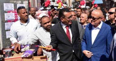 أسواق اليوم الواحد بالأقصر فرصة كبيرة لدعم الأهالى بأسعار مخفضة تصل لـ40%.. المحافظة تصل لـ36 سوقا تم فتحها فى كافة أرجاء الأقصر وسط توافد كبير من الأهالى.. والتموين تقدم كافة السلع الغذائية بأسعار مخفضة للجميع