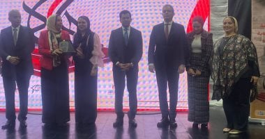 وزارة الرياضة تُكرم نقيب الإعلاميين لدوره في معركة الوعي ودعم الشباب