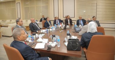 محافظ قنا يشارك في اجتماع مجلس أمناء جامعة جنوب الوادي الأهلية