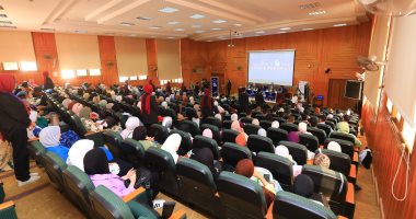 رئيس جامعة كفر الشيخ يشهد فعاليات مبادرة "تمكين" لدعم ذوى الهمم