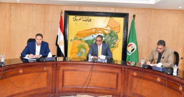 محافظ الفيوم يتابع معدلات الآداء بمشروعات حياة كريمة