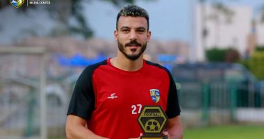 المقاولون العرب يمنح شكرى نجيب جائزة لاعب الشهر فى فريق الذئاب