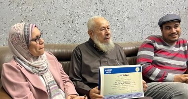 الأب القدوة بالدقهلية.. قصة إنسان كرمته الدولة فبكى من السعادة (فيديو)