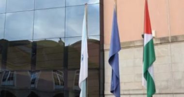 جامعة لاكورونيا تستبدل العلم الإسبانى بعلم فلسطين دعما لغزة.. فيديو 