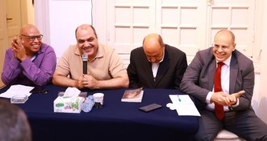 أكرم القصاص يوقع كتابه الجديد شعرة معاوية ويعيد قراءة السادات وخصومه