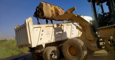 رفع 70 طن قمامة وأتربة وتراكمات بحملات نظافة مكثفة بشوارع حى شمال وشرق الأقصر