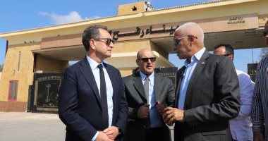 محافظ شمال سيناء والسفير الفرنسي يتفقدان معبر رفح البري