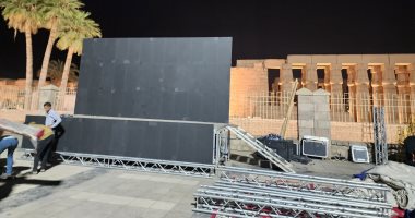 شاشات عملاقة في ساحة أبو الحجاج الأقصرى لعرض افتتاح المتحف المصري الكبير.. فيديو
