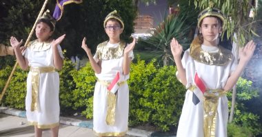 بزى فرعونى.. أطفال القليوبية يستقبلون المشاركين باحتفالات المتحف المصرى.. فيديو